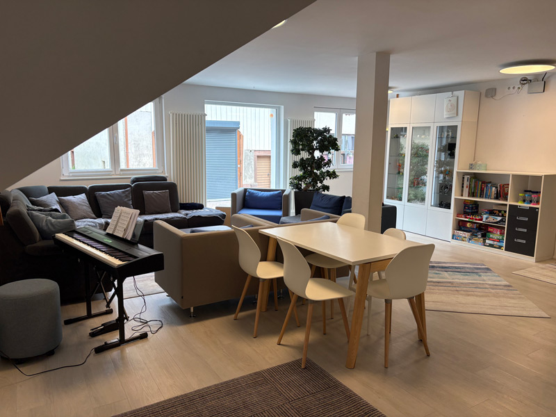 gemütliches Wohnzimmer mit Sofaecke